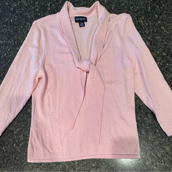Ann Taylor 100% merino wool sweater with tie neck detail. Large. 3/4 sleeves - Picture 5 of 6